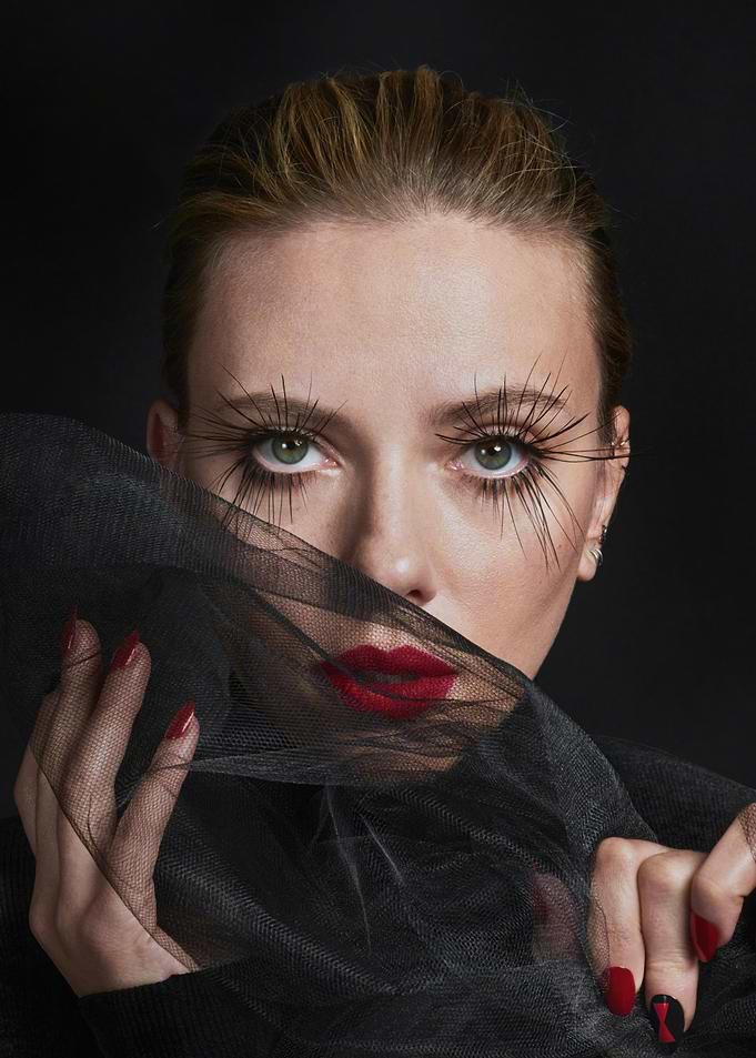 Scarlett Johansson with dramatic makeup