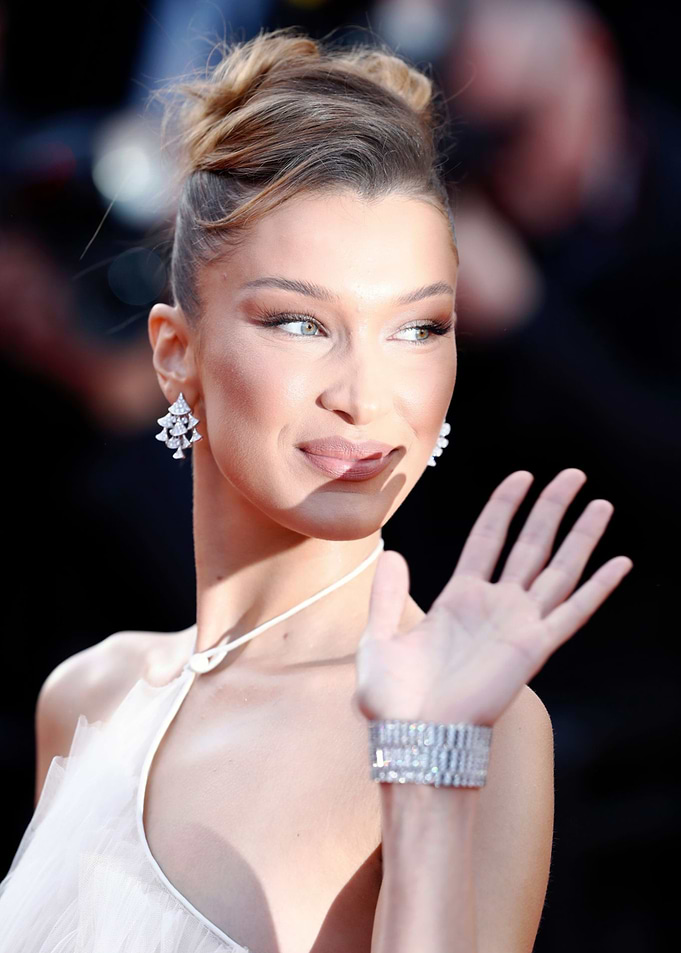 Bella Hadid Waving on Red Carpet