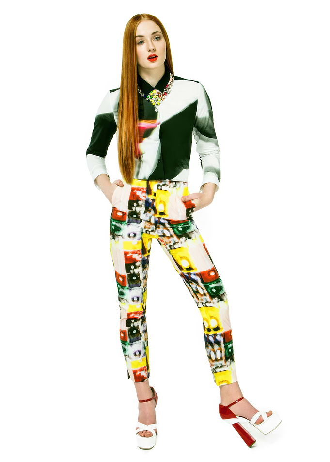 Sophie Turner in Abstract Print Outfit