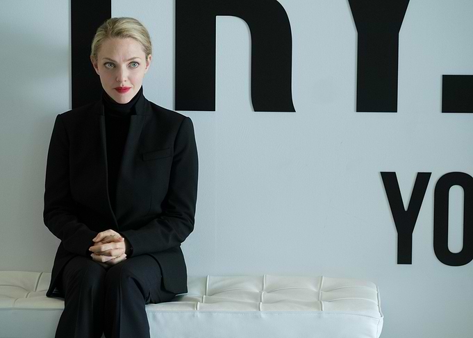 Amanda Seyfried as Elizabeth Holmes