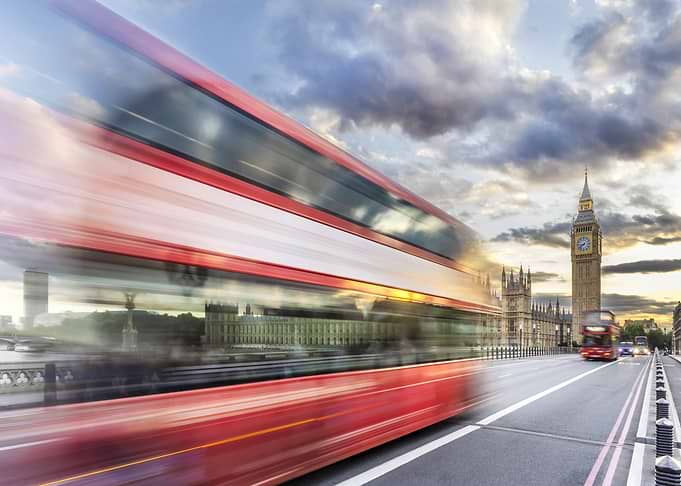 Evening dynamics on Westminster Bridge