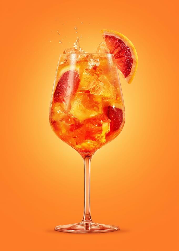 Refreshing Orange Cocktail with Citrus Slices