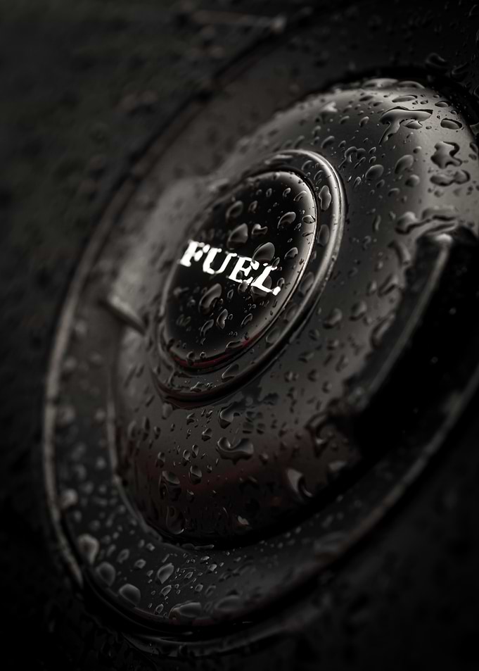 Fuel cap with water drops