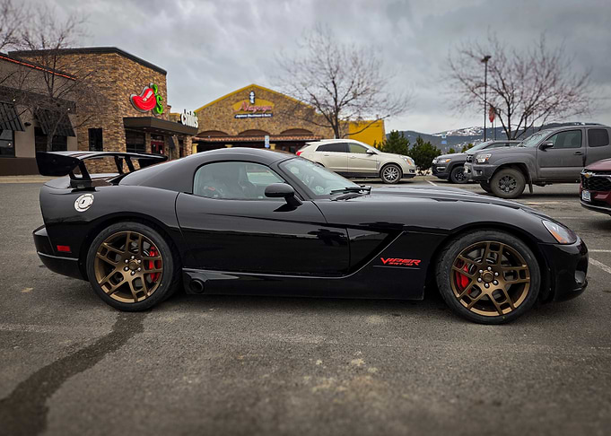 Black Dodge Viper SRT-10 ACR