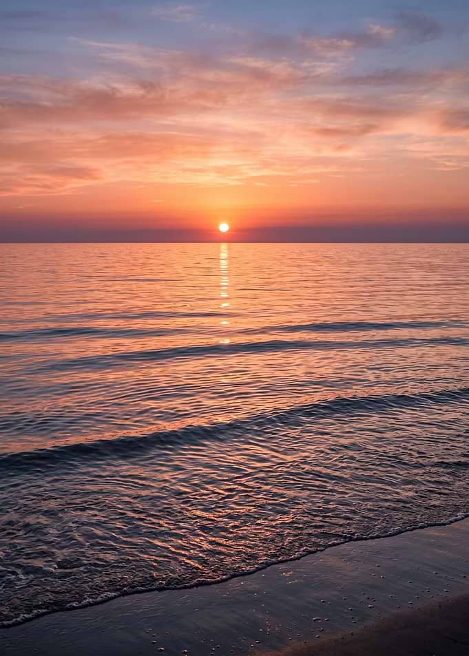 Endless Horizon – Calm Ocean Sunset Serenity