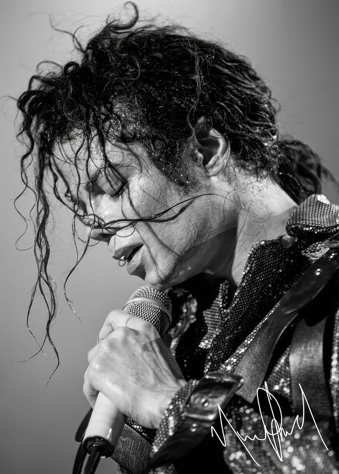 Michael Jackson Performing
