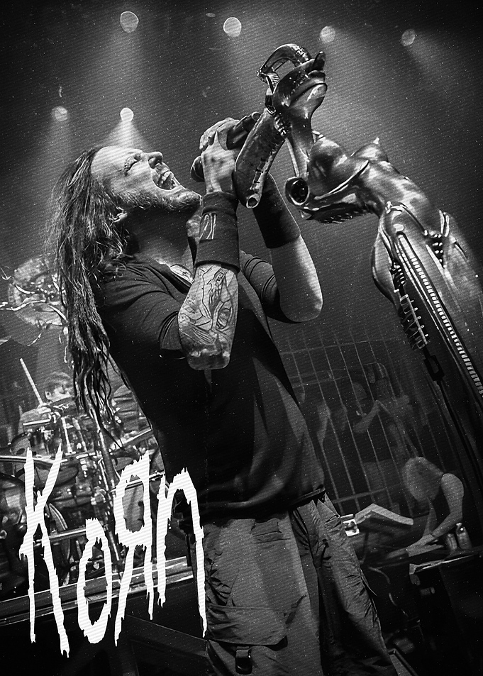 Jonathan Davis of Korn performing live