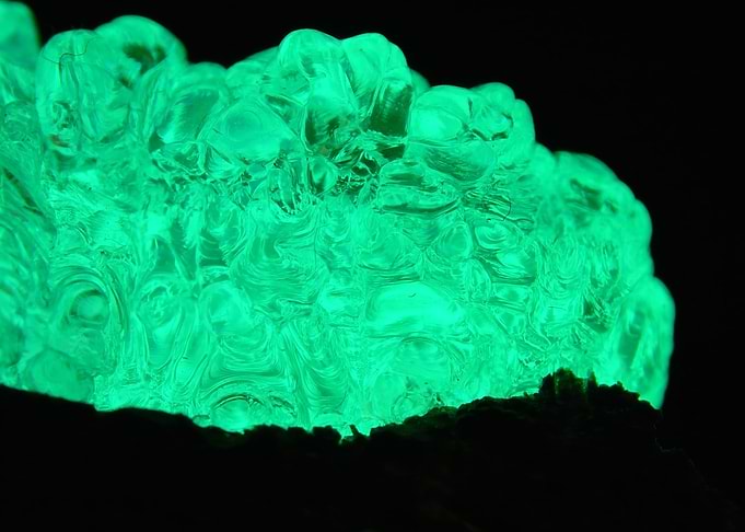 Hyalite — Hidden Green Fire Under UV Light