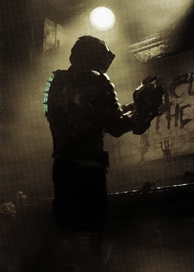 Isaac Clarke in a dark environment