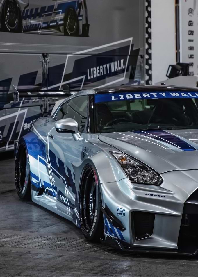 Liberty Walk Nissan GT-R