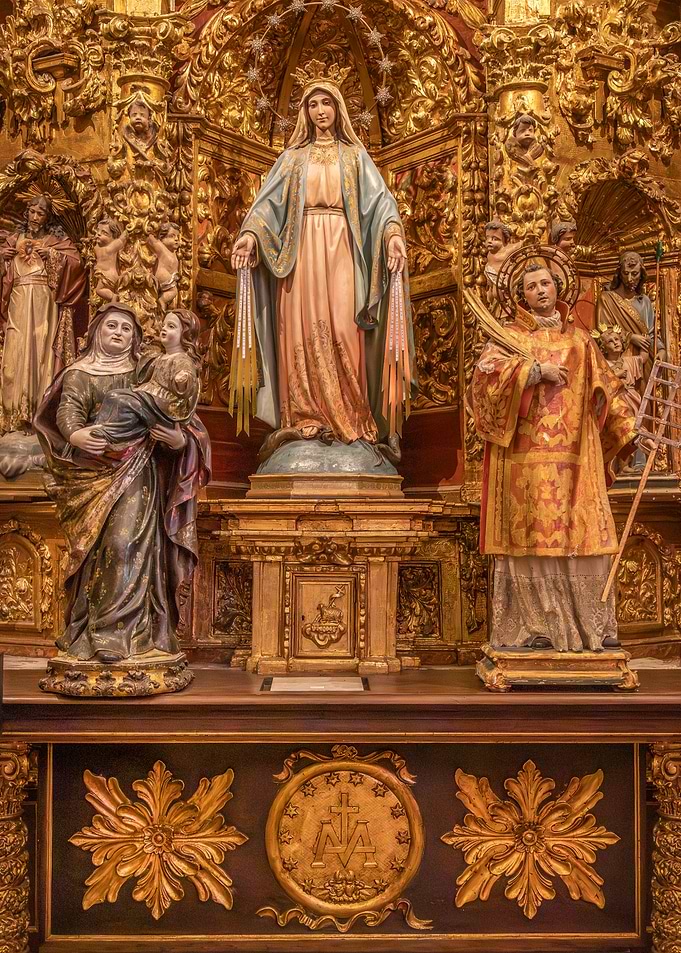 Cathedral of Santa Maria Statues