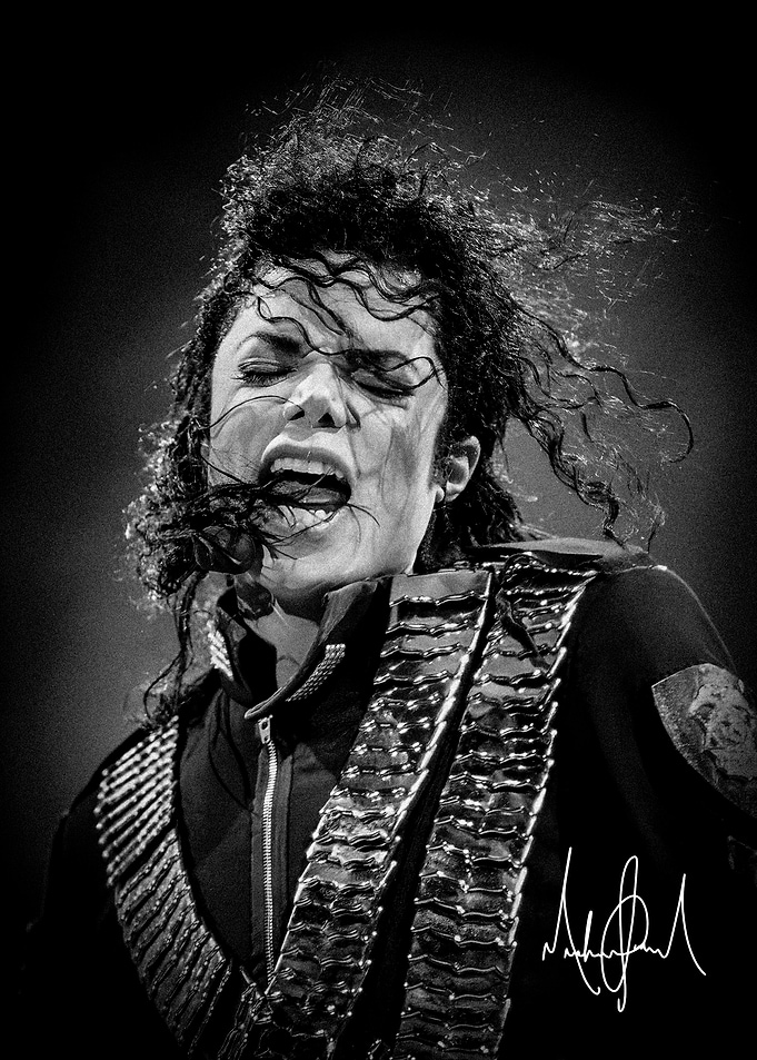 Michael Jackson Performing