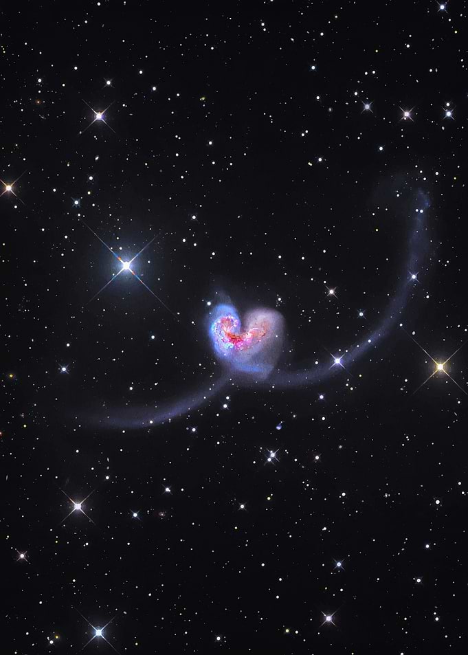 Heart-shaped colliding galaxies
