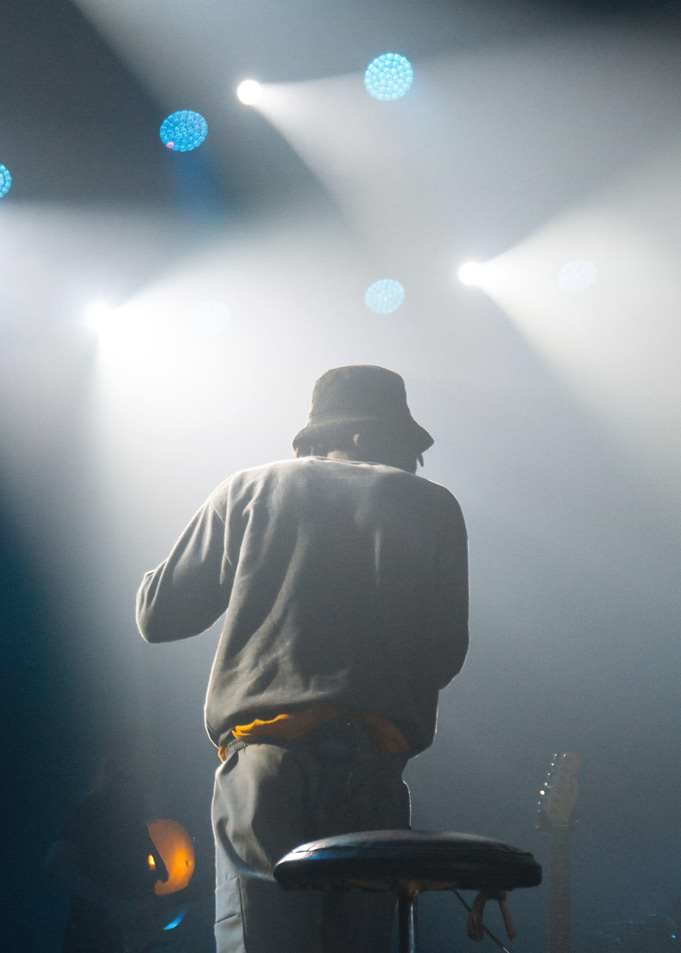 Musician on stage with spotlights Daniel Caesar
