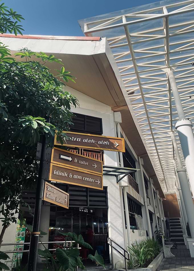 Directional Signs in a Tropical Setting