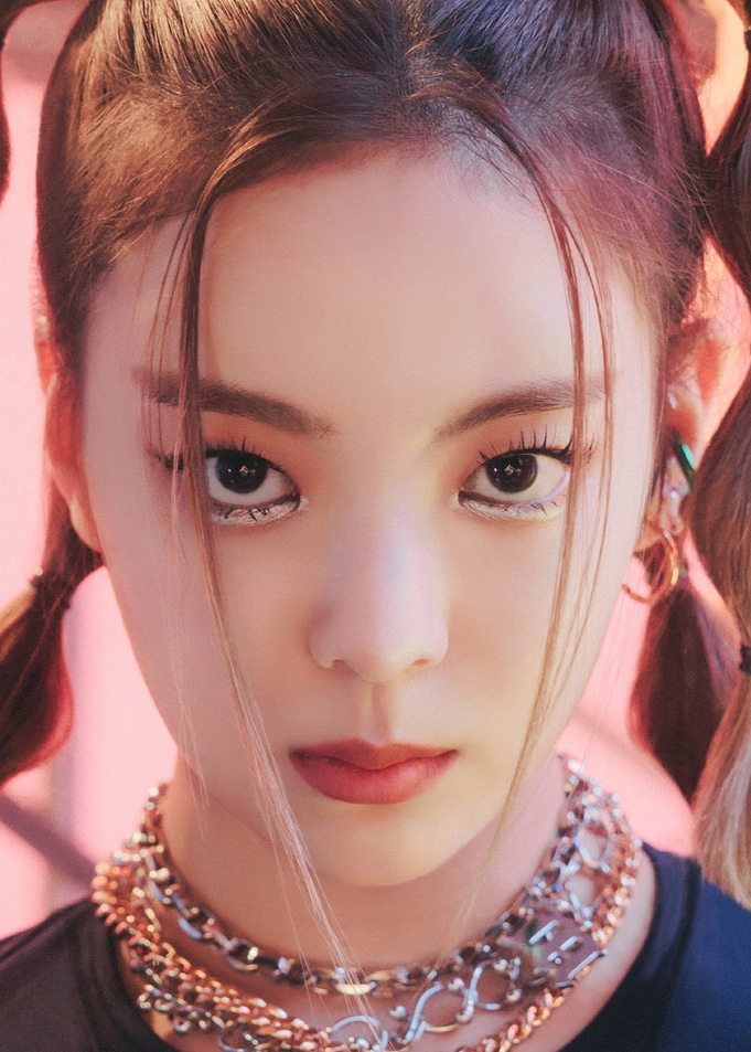 K-Pop Idol Close-Up Lia