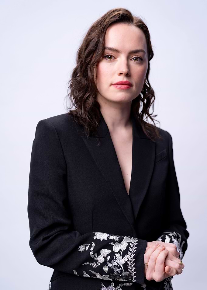 Daisy Ridley in Black Blazer