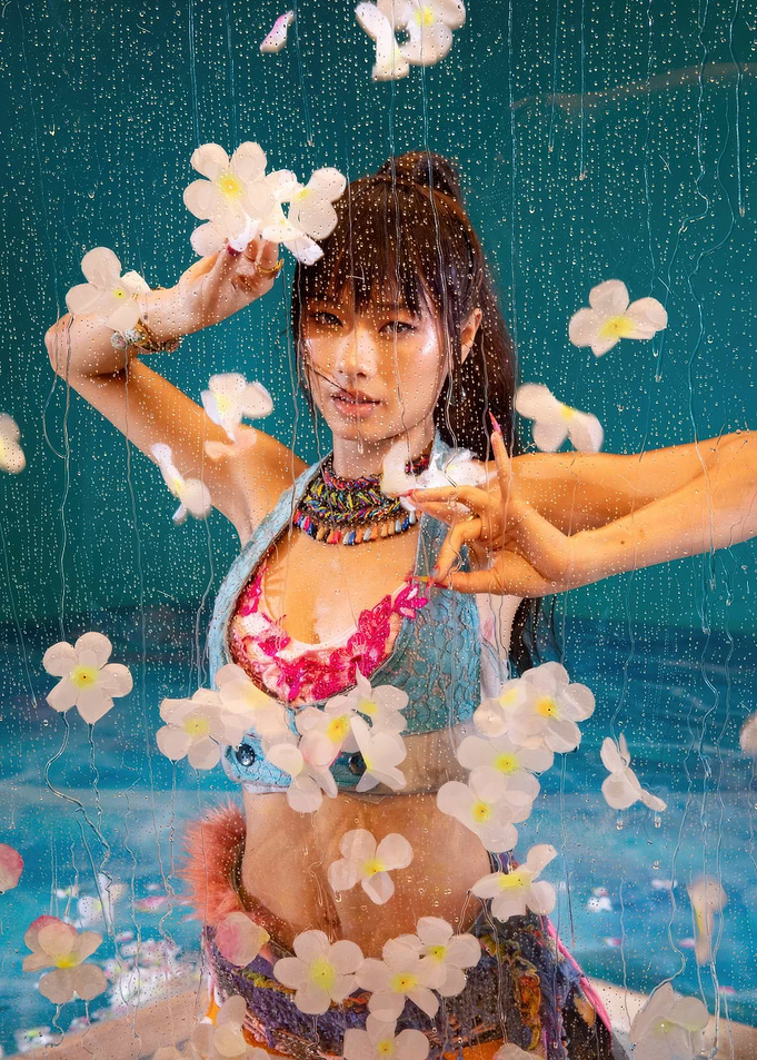 chirsty no na in Floral Bikini with Water Droplets