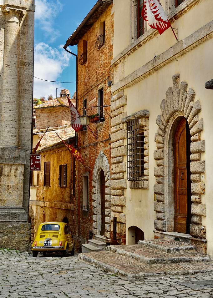 Yellow Fiat 500 in Italian Alley