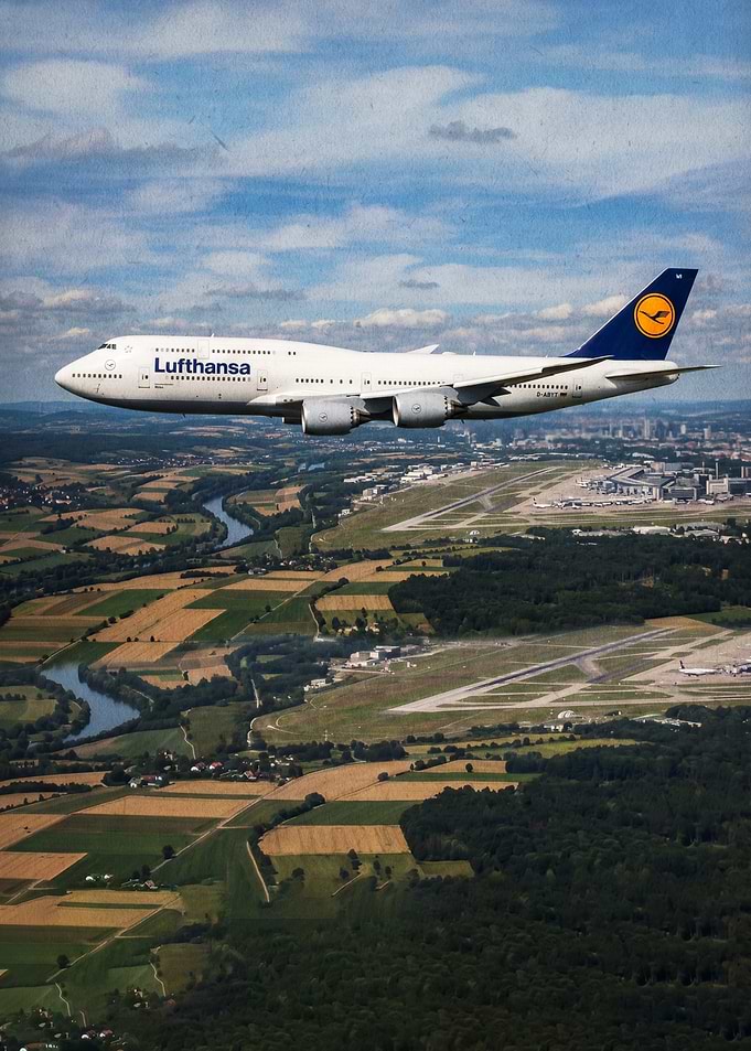 Lufthansa Boeing 747 over Munich Airport