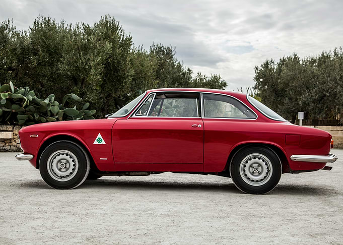 Red Alfa Romeo GT Veloce