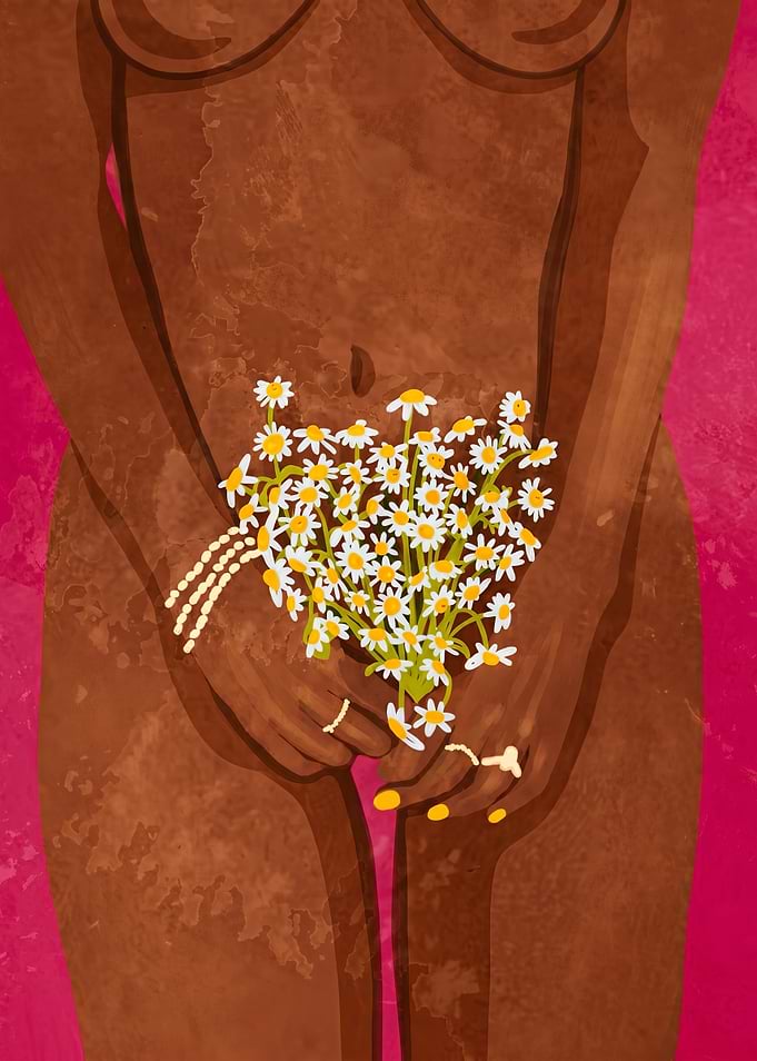 Woman holding a bouquet of daisies