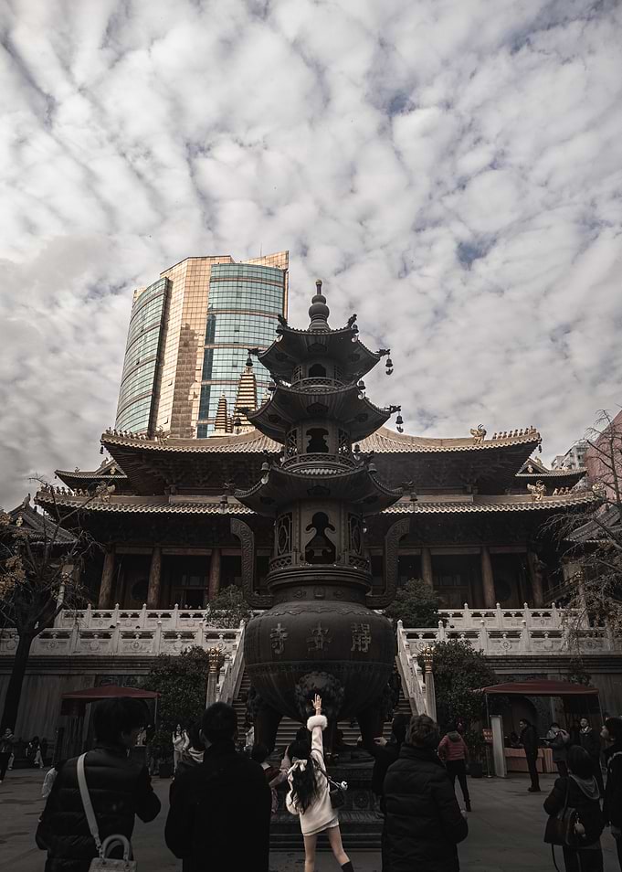 Jing'an Temple and Modern Skyscraper
