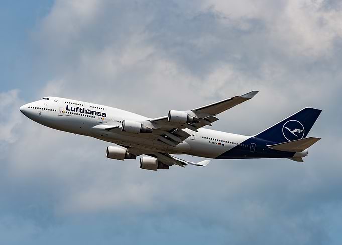 Lufthansa Boeing 747-400 Taking Off
