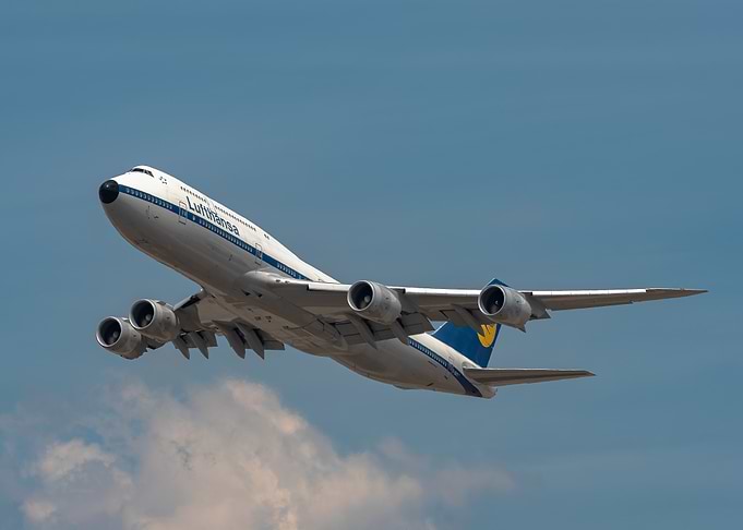 Lufthansa Boeing 747-8i Retro Livery special Taking Off