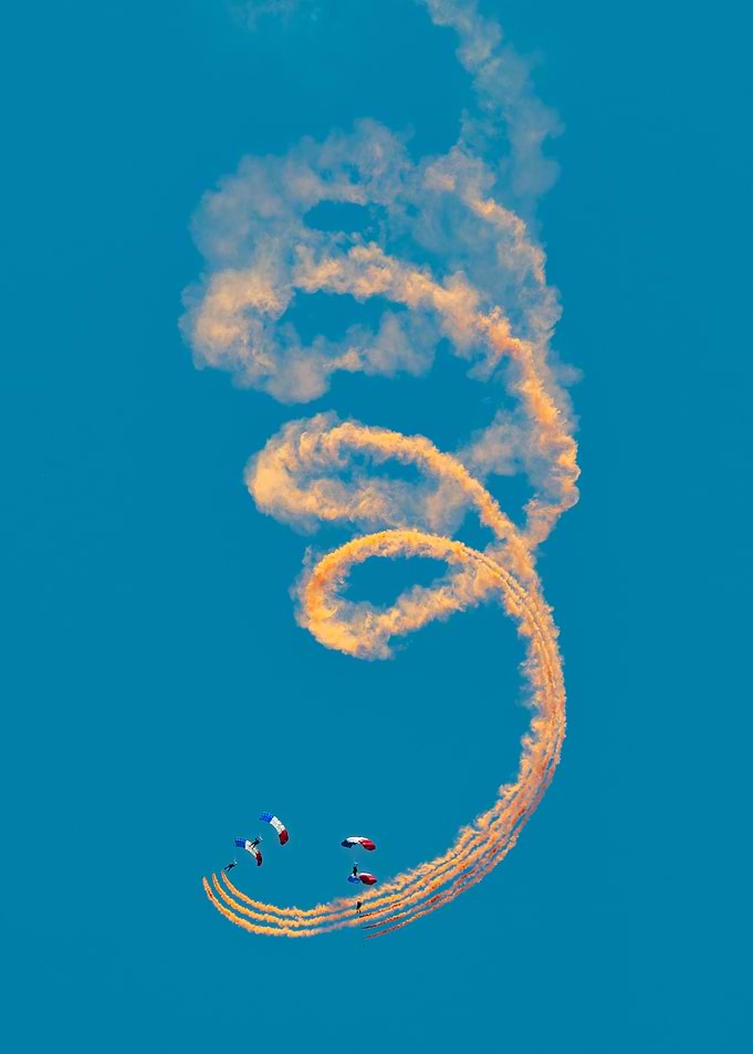 French Skydivers 'Phoenix Team' performing Aerial Smoke Stunt
