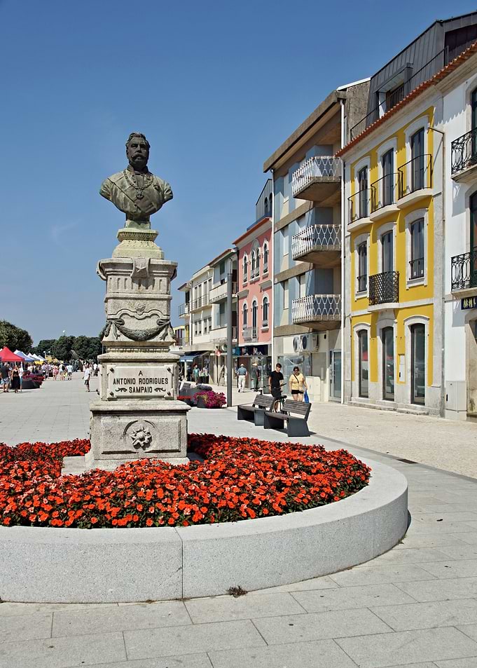 Antonio Rodrigues Sampaio Statue in Esponede