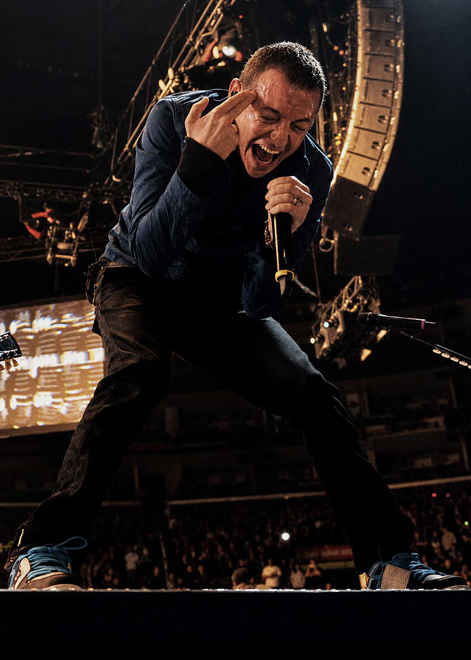 Chester Bennington Performing Live on Stage
