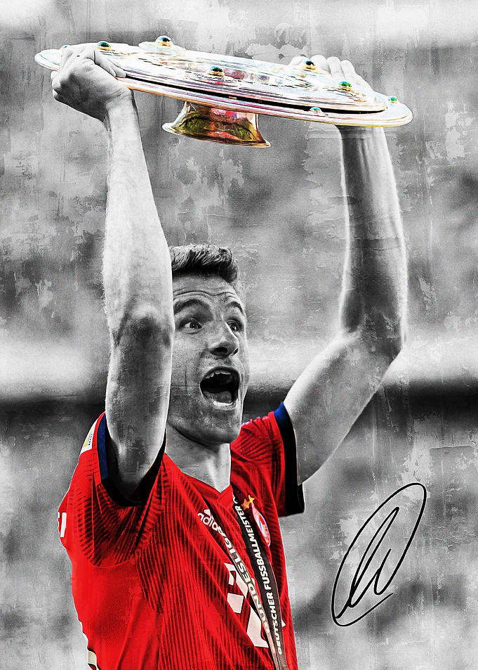 Thomas Muller Lifting Trophy