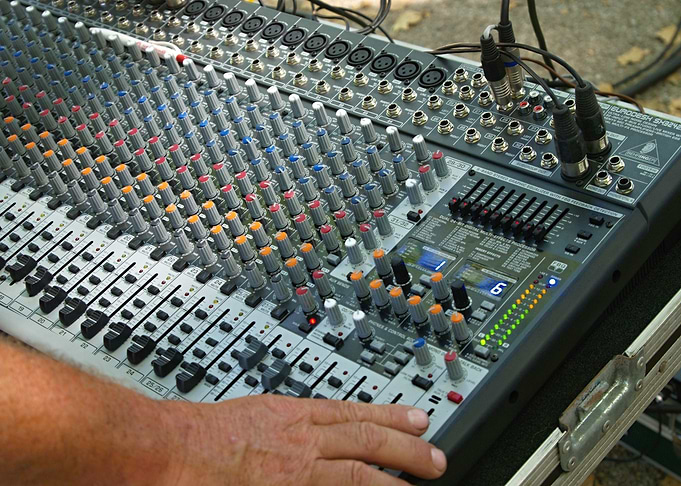 Behringer Eurodesk Audio Mixing Console