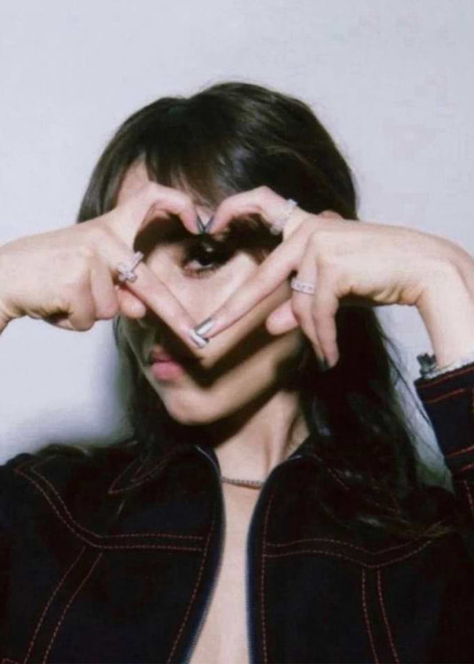 Young Jenna Ortega making heart hand gesture