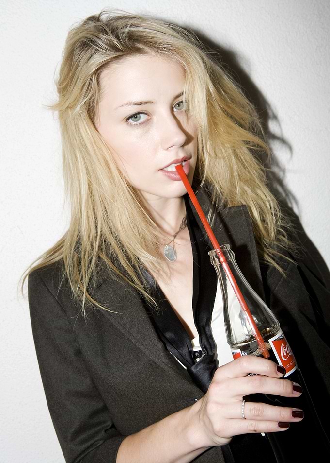 Amber Heard drinking Coca-Cola