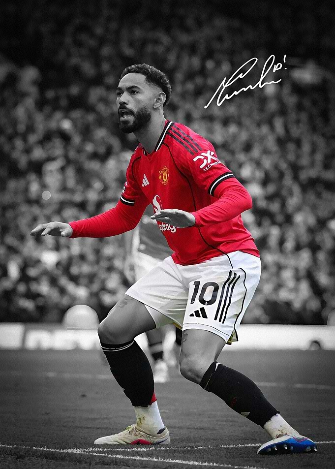 Matheus Cunha Manchester Action Shot