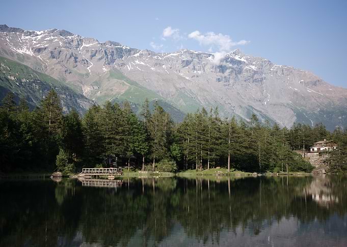 Serene Alpine Lake and Mountain Landscape