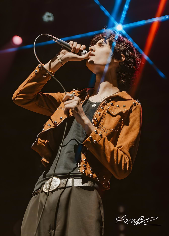 Sombr Performing on Stage