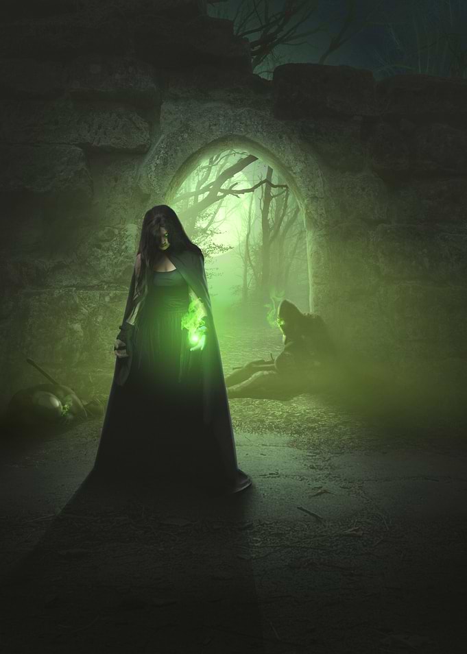 Unbound — Emerald Sorceress in Ancient Ruins