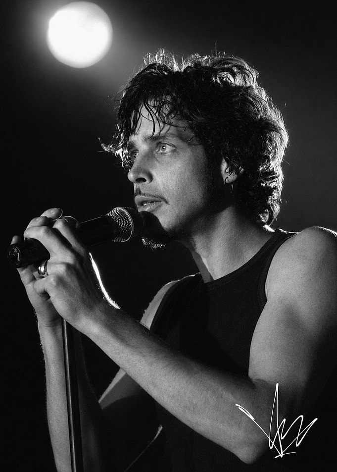 Chris Cornell Singing on Stage