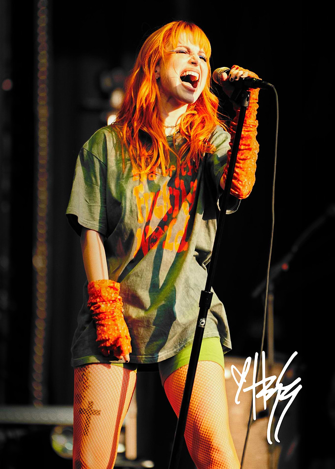 Hayley Williams Performing Live on Stage