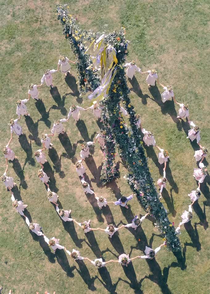 Midsommar Maypole Dance Scene