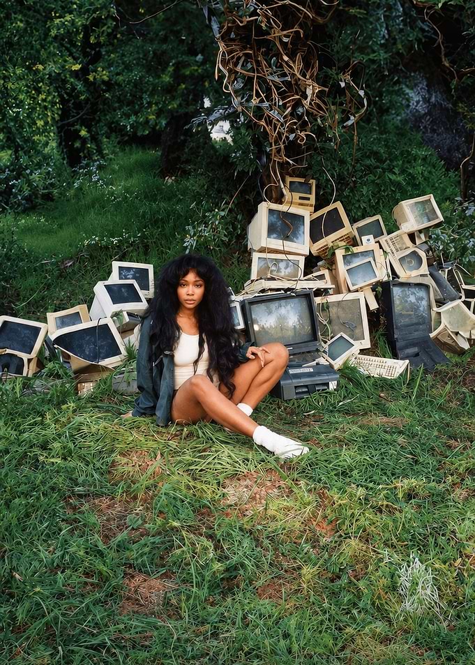 SZA Surrounded by Vintage Computers