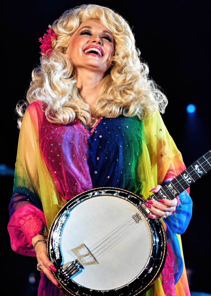 Dolly Parton Performing with Banjo