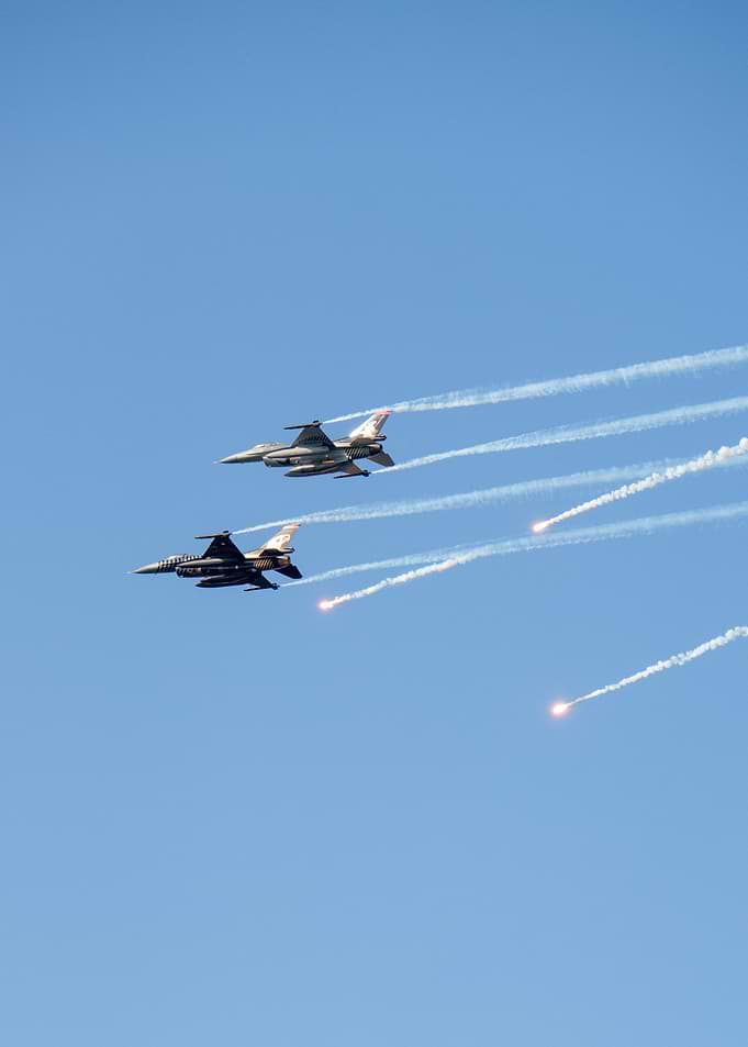 F-16 Fighting Falcons Releasing Flares