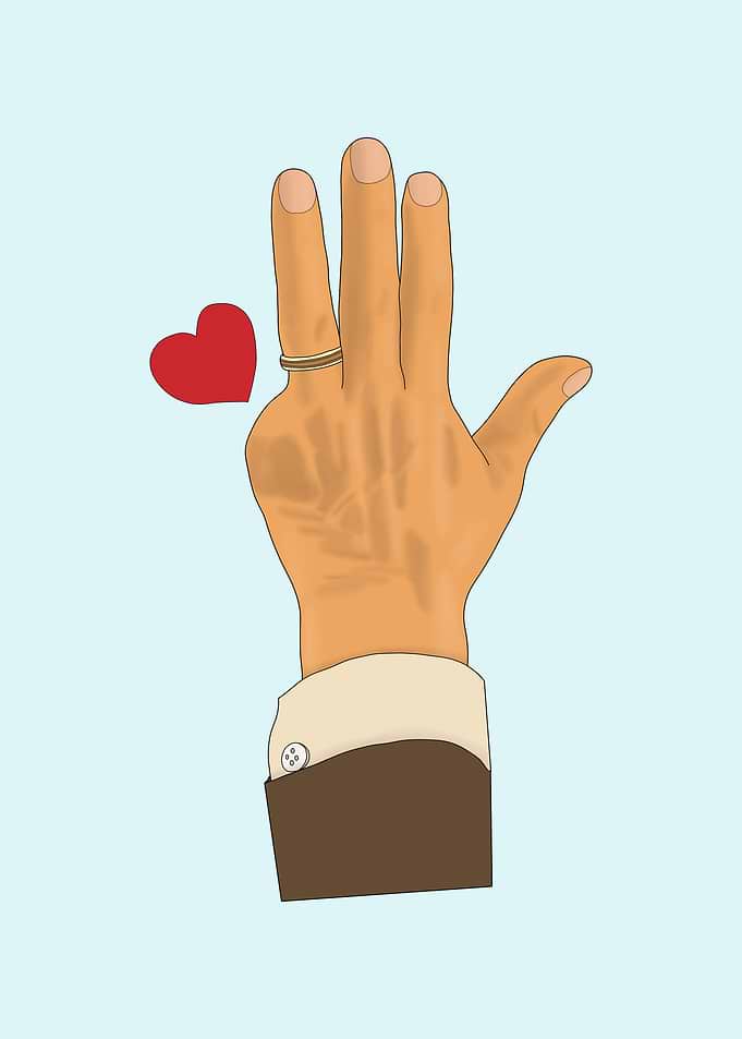 Lula's left hand and a heart