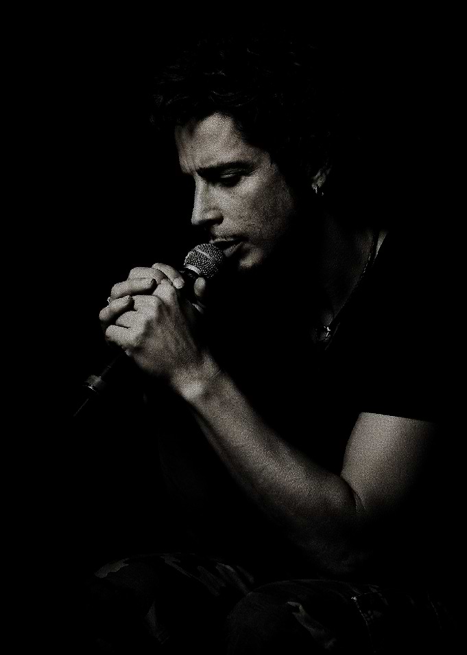 Chris Cornell Singing in Low Light