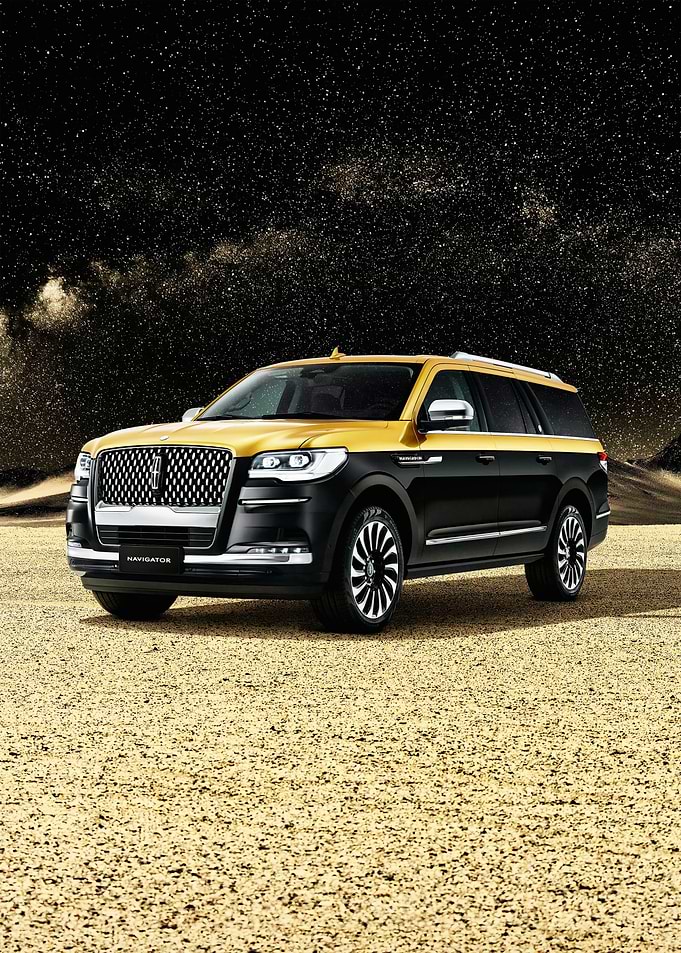 Two-Tone Lincoln Navigator in Desert