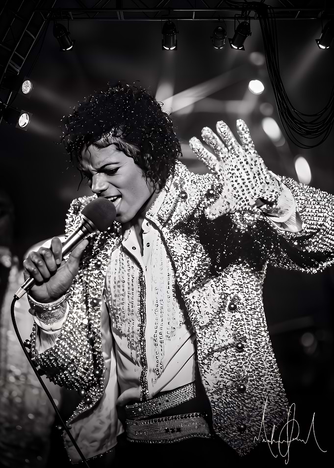 Michael Jackson Performing